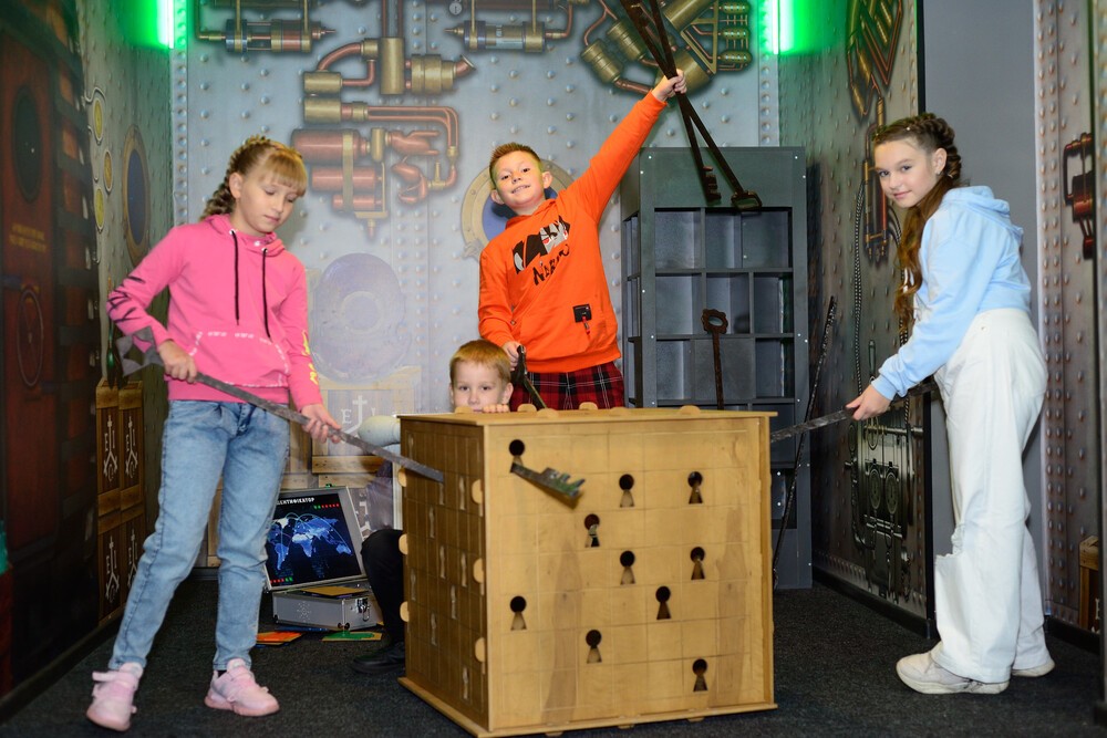 LET ME OUT ESCAPE ROOM, questy Lublin, questy dla uczniów, impreza Lublin