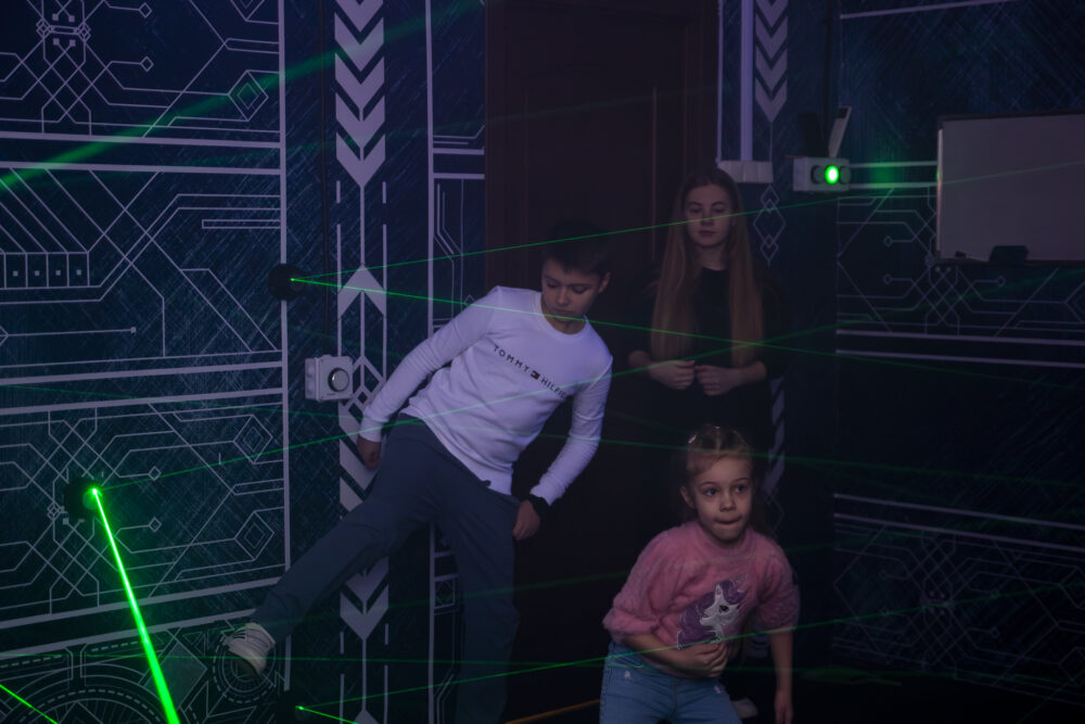 laserowy labirynt, laser dla dzieci, escape room Lublin